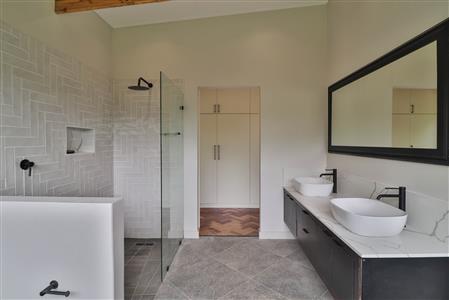 False - House For Sale in Leonard, Hilton, KwaZulu Natal - M122867