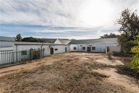 False - Retail for sale in McGregor - M117686