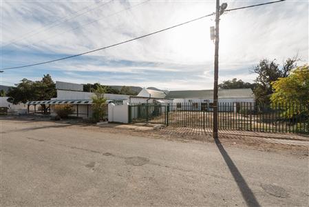 False - Retail for sale in McGregor - M117686