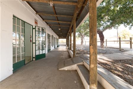 False - Retail for sale in McGregor - M117686