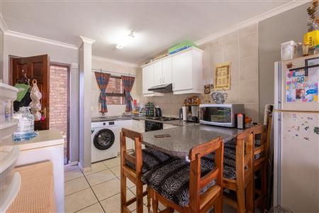 False - Apartment For Sale in Fairview Golf Estate, Gordons Bay, Western Cape - M122928