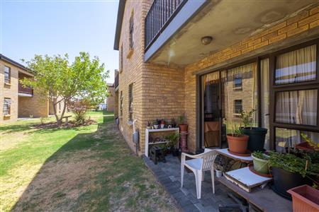 False - Apartment For Sale in Fairview Golf Estate, Gordons Bay, Western Cape - M122928