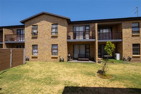False - Apartment For Sale in Fairview Golf Estate, Gordons Bay, Western Cape - M122928