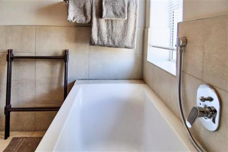 Townhouse For Sale in Nooitgedacht Village, Stellenbosch, Western Cape - M10471