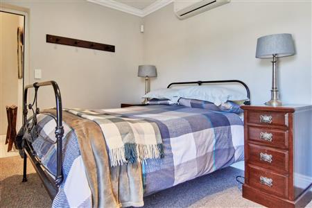 Townhouse For Sale in Nooitgedacht Village, Stellenbosch, Western Cape - M10471