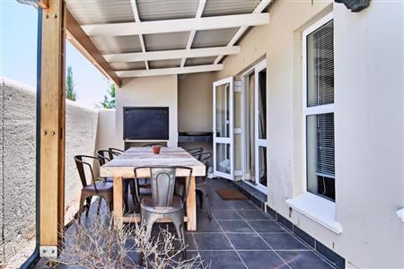 Townhouse For Sale in Nooitgedacht Village, Stellenbosch, Western Cape - M10471