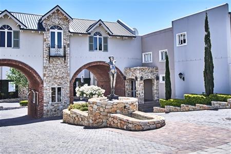 Townhouse For Sale in Nooitgedacht Village, Stellenbosch, Western Cape - M10471