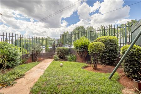 False - Retail sold in Florida, Roodepoort - M123030