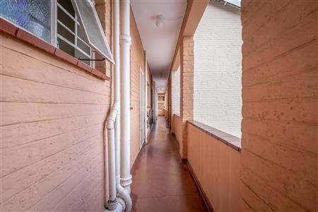 False - Retail sold in Florida, Roodepoort - M123030