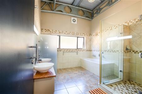 False - House For Sale in Plattekloof, Parow, Western Cape - M122877