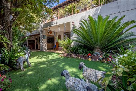 False - Townhouse For Sale in Magaliessig, Sandton, Gauteng - M123151