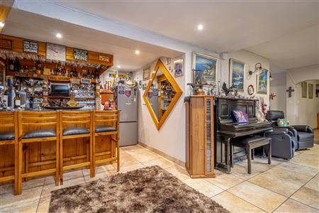 False - Townhouse For Sale in Magaliessig, Sandton, Gauteng - M123151