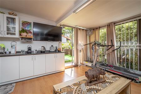 False - Townhouse For Sale in Magaliessig, Sandton, Gauteng - M123151