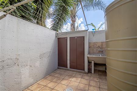 False - Townhouse For Sale in Magaliessig, Sandton, Gauteng - M123151