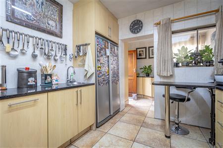 False - Townhouse For Sale in Magaliessig, Sandton, Gauteng - M123151