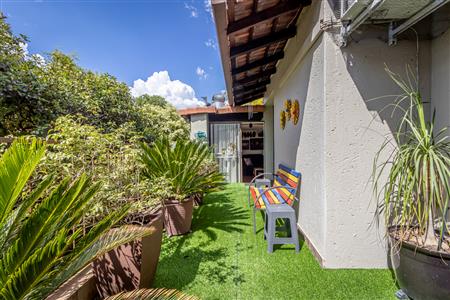False - Townhouse For Sale in Magaliessig, Sandton, Gauteng - M123151