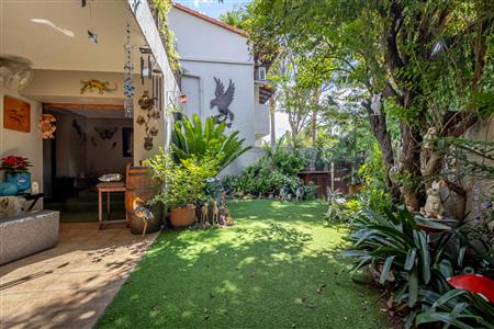False - Townhouse For Sale in Magaliessig, Sandton, Gauteng - M123151