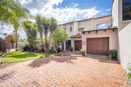 False - Townhouse For Sale in Magaliessig, Sandton, Gauteng - M123151