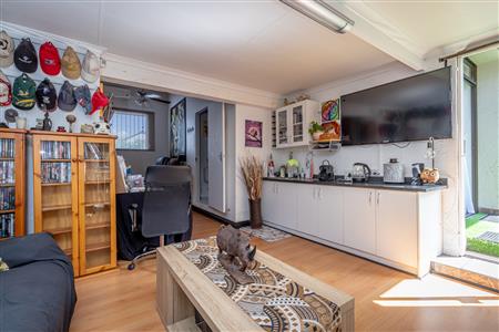 False - Townhouse For Sale in Magaliessig, Sandton, Gauteng - M123151