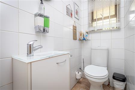 False - Townhouse For Sale in Magaliessig, Sandton, Gauteng - M123151