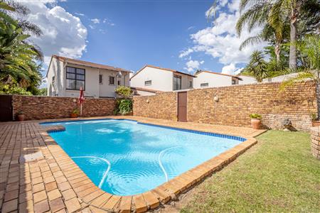 False - Townhouse For Sale in Magaliessig, Sandton, Gauteng - M123151