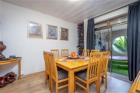 False - Townhouse For Sale in Magaliessig, Sandton, Gauteng - M123151