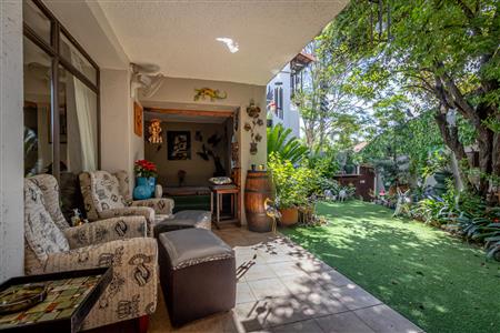 False - Townhouse For Sale in Magaliessig, Sandton, Gauteng - M123151