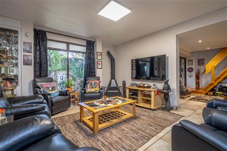 False - Townhouse For Sale in Magaliessig, Sandton, Gauteng - M123151