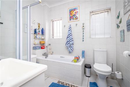 False - Townhouse For Sale in Magaliessig, Sandton, Gauteng - M123151