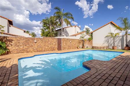 False - Townhouse For Sale in Magaliessig, Sandton, Gauteng - M123151