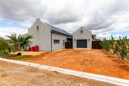 False - House For Sale in Van Wyksdorp, Ladismith, Western Cape - M123268