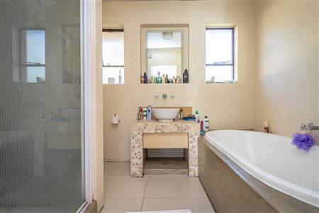 False - House For Sale in Fourways, Sandton, Gauteng - M123331