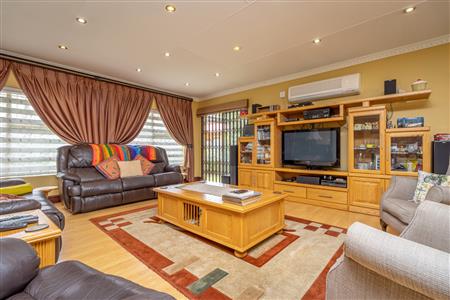 House For Sale in Overkruin, Heidelberg, Gauteng - M123483