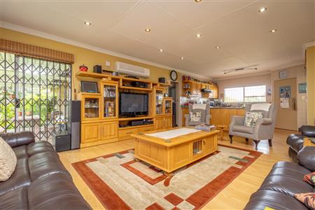 House For Sale in Overkruin, Heidelberg, Gauteng - M123483