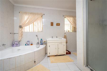 False - House For Sale in Ferndale, Randburg, Gauteng - M123684