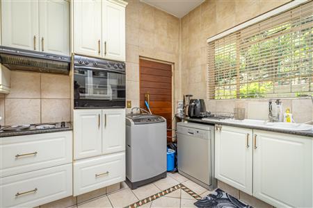 False - Apartment For Sale in Killarney, Johannesburg, Gauteng - M123720