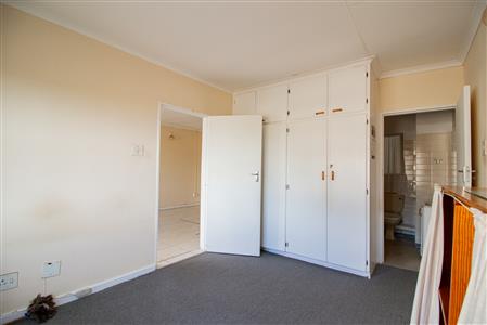 False - Apartment For Sale in Quigney, East London, Eastern Cape - M123716