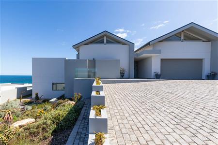 False - House Unavailable in Pinnacle Point Golf Estate, Mossel Bay, Western Cape - M119298