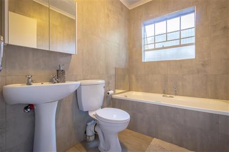 False - House For Sale in Fourways, Sandton, Gauteng - M120369