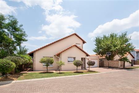 False - House For Sale in Fourways, Sandton, Gauteng - M120369