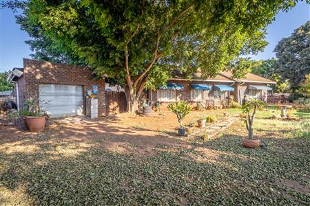 False - House For Sale in Geelhoutpark, Rustenburg, North West - M123814