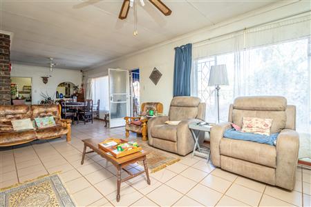 False - House For Sale in Geelhoutpark, Rustenburg, North West - M123814