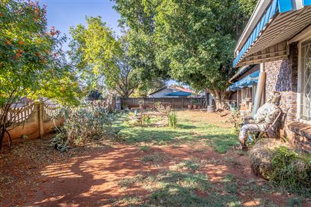 False - House For Sale in Geelhoutpark, Rustenburg, North West - M123814