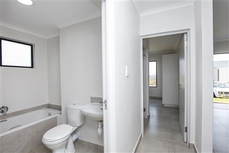 False - Apartment For Sale in Lincoln Meade, Pietermaritzburg, KwaZulu Natal - M123886