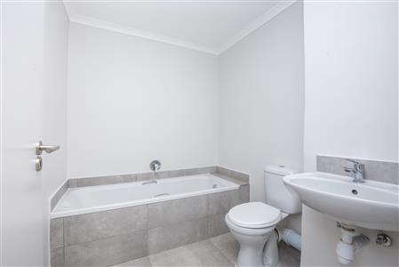False - Apartment For Sale in Lincoln Meade, Pietermaritzburg, KwaZulu Natal - M123887