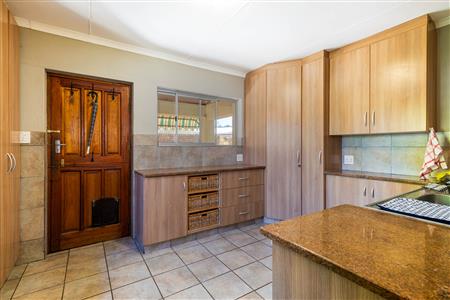 False - House Unavailable in Riversdale, Western Cape - M123914