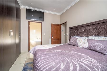 False - House For Sale in Broadacres, Sandton, Gauteng - M123963