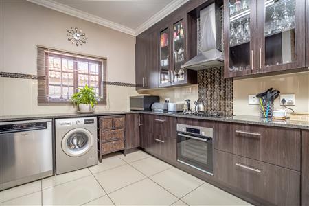 False - House For Sale in Broadacres, Sandton, Gauteng - M123963