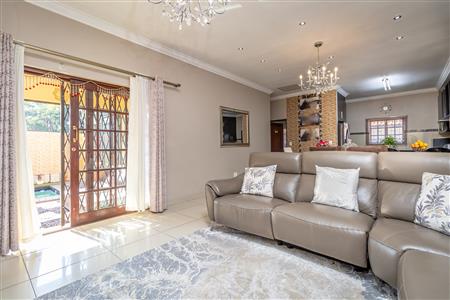 False - House For Sale in Broadacres, Sandton, Gauteng - M123963