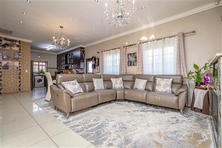 False - House For Sale in Broadacres, Sandton, Gauteng - M123963